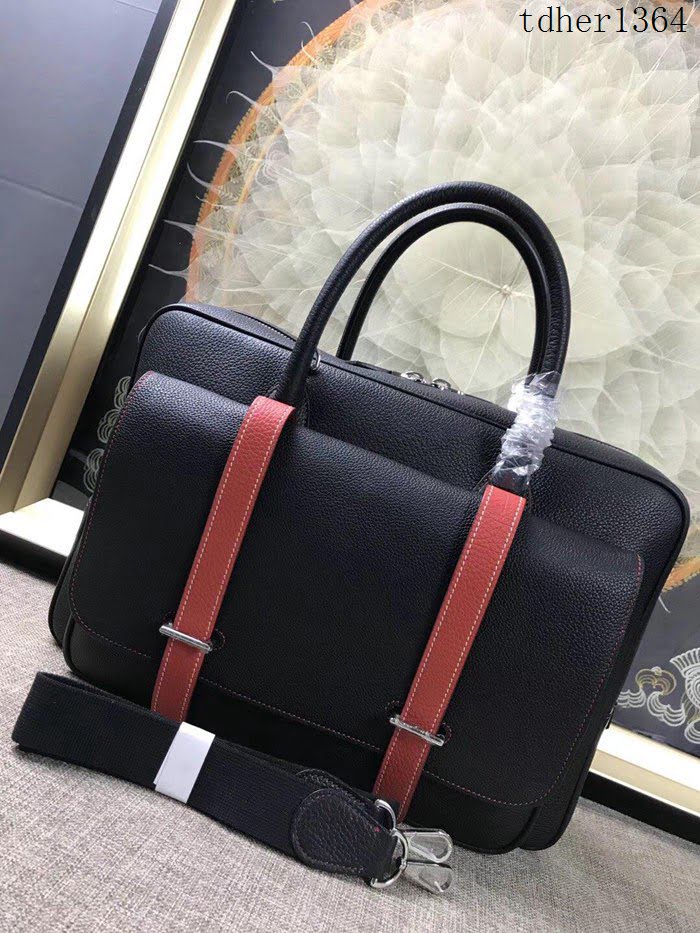 愛馬仕HERMES H家 郵差包 男女插袋款 超大容量 進口原廠皮 黑色/紅帶 可手提斜挎 出差必備單品  tdher1364