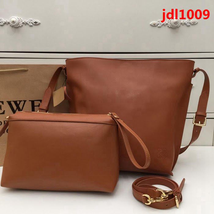 LOEWE羅意威 最新走秀款 原版牛皮 水桶包 內配子母小包 可單肩斜挎 9089  jdl1009