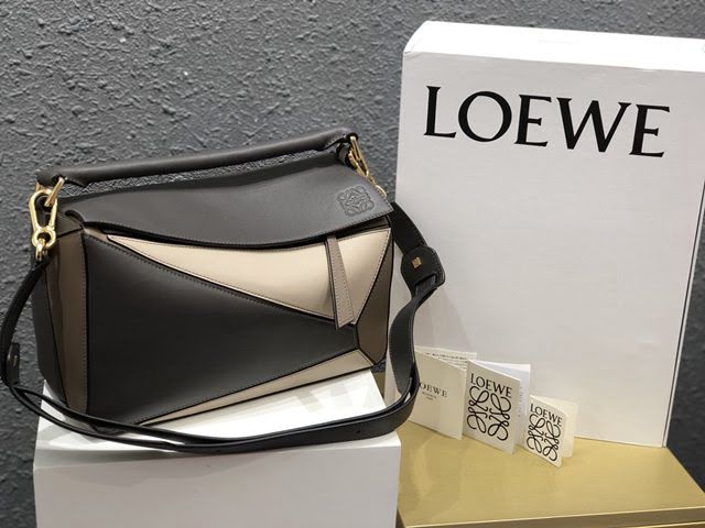 LOEWE包包 羅意威Puzzle中號卡其拼手提斜挎包 10171  tcl1067