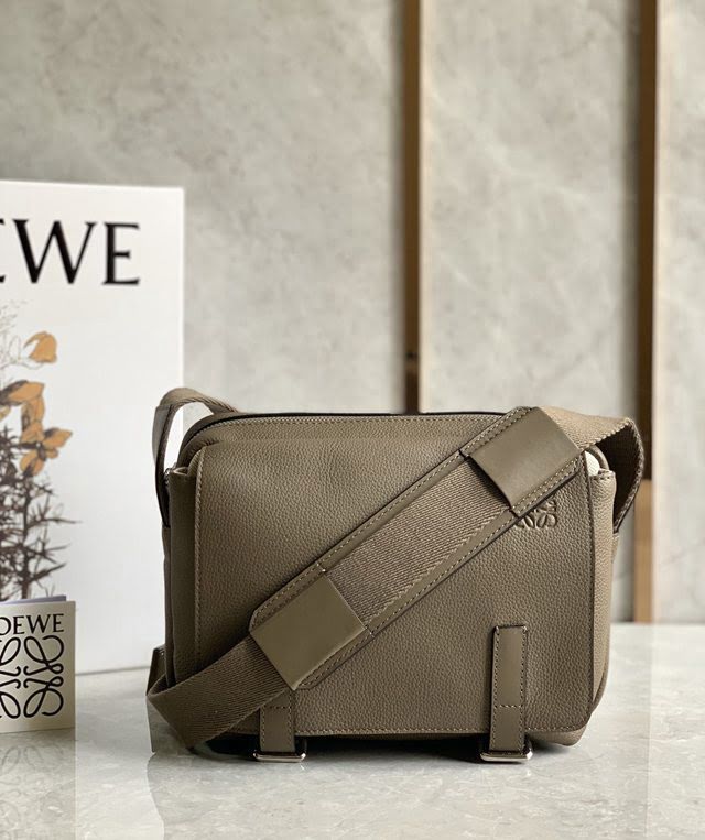 LOEWE包包 羅意威military messenger經典信使包 羅意威小挎包 11357  tcl1130
