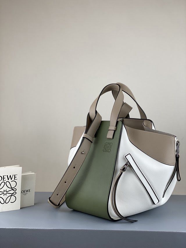 LOEWE包包 羅意威小號hammock拼接手挽肩背斜挎包包  tcl1287