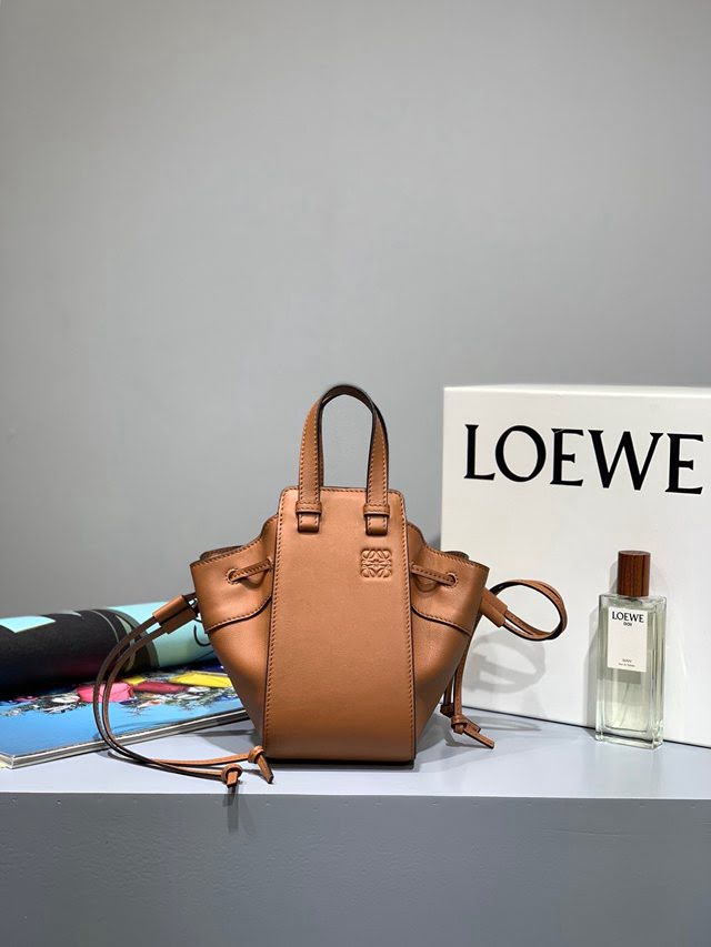 LOEWE包包 羅意威Mini Hammock迷你吊床包 羅意威手挽單肩斜挎包 10393  tcl1342
