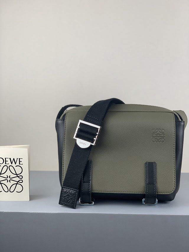 LOEWE包包 羅意威military messenger經典信使包 羅意威斜挎包 11357  tcl1385
