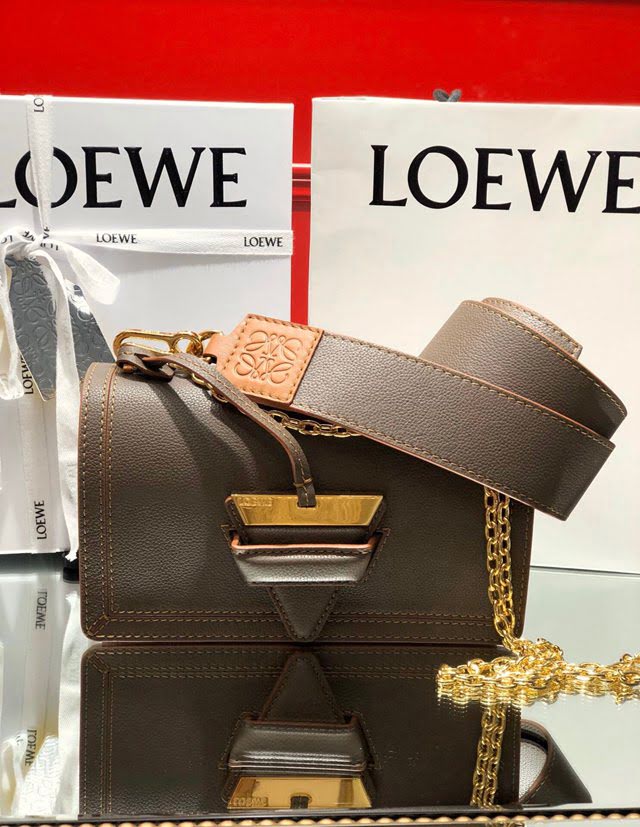LOEWE包包 羅意威Barcelona三角包 羅意威斜挎包 10156  tcl1409