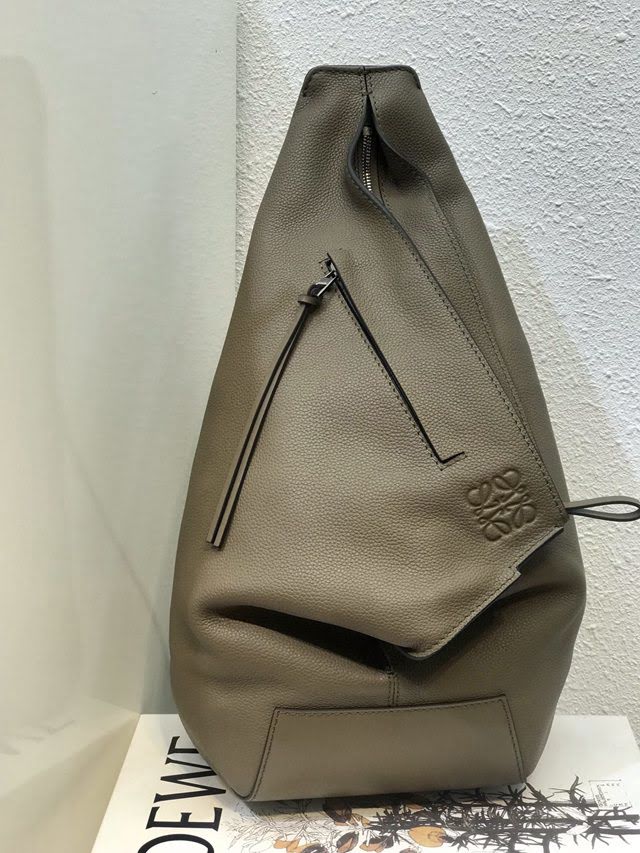 LOEWE情侶款包包 羅意威Anton Backpack 羅意威單肩斜挎胸包 10252  tcl1412