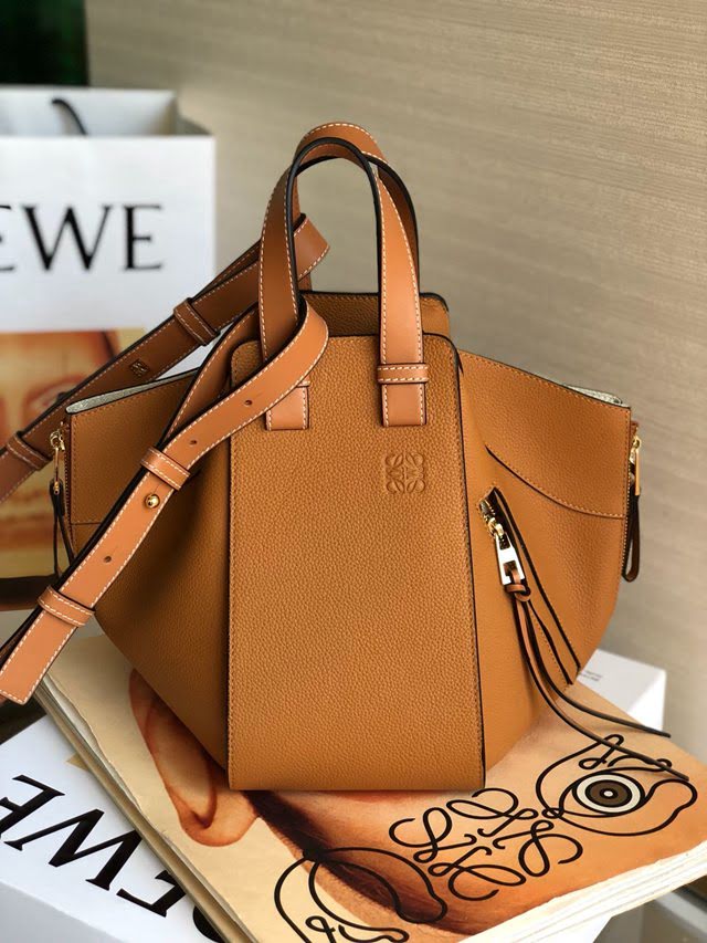 LOEWE包包 羅意威小號hammock手挽肩背斜挎吊床包  tcl1432