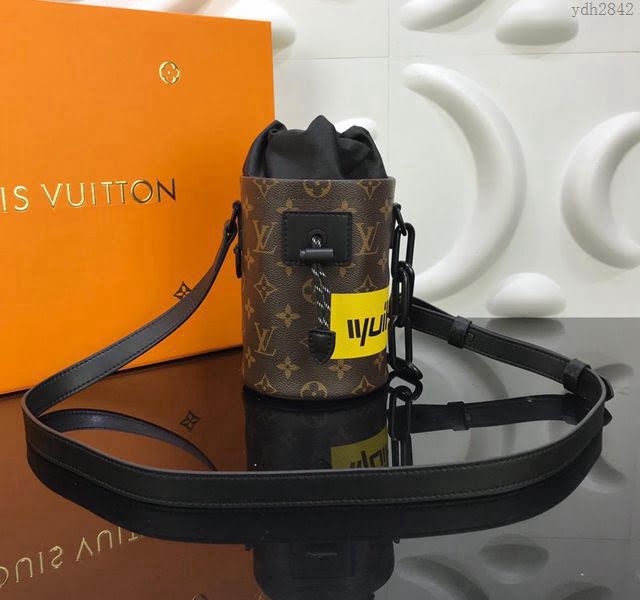 LV包 M44631 老花 Chalk Nano手袋 頂級原單 LV抽繩斜挎包 自攀岩運動鎂粉袋  ydh2842