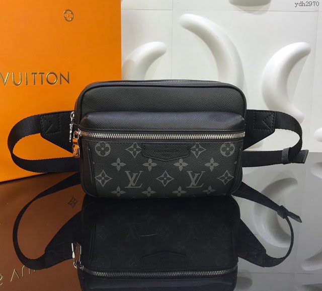 LV腰包 M30245 限量版 路易威登Outdoor腰包 LV男胸包 LV黑花Taïga皮革男腰包  ydh2970
