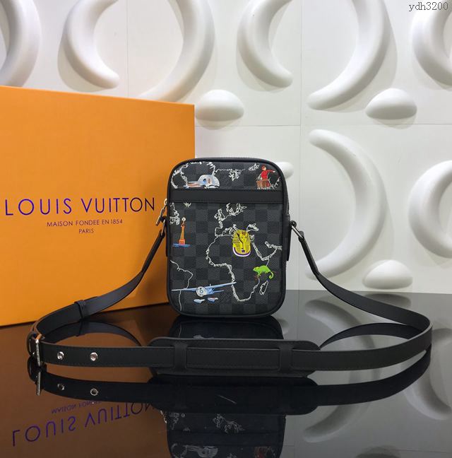 LV包 LV男包 N40239 DanubeSlim小號手袋 名勝古跡 動物與路易威登復古圖案 LV男士斜挎小包  ydh3200