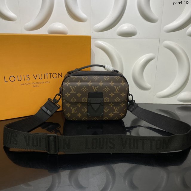 LV專櫃新款男包 路易威登S Lock郵差包 M45806 啞光黑金屬 LV男士單肩斜挎包  ydh4233