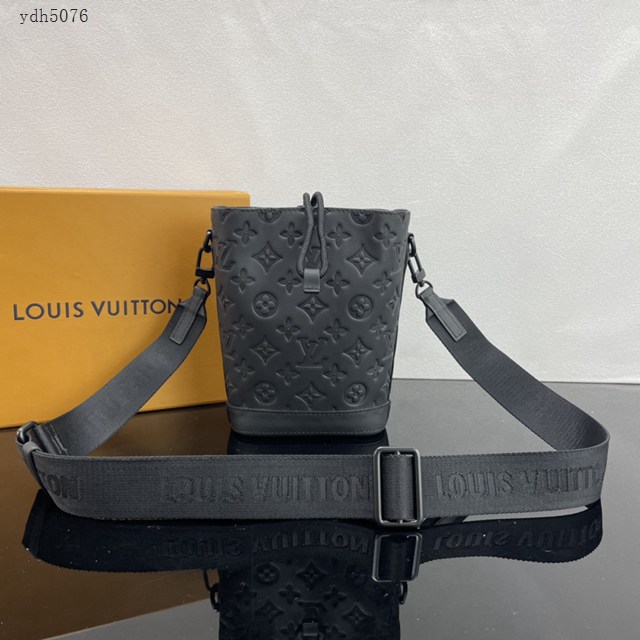 Lv路易威登2023專櫃新款Noé單肩包 LV黑色壓花皮抽繩肩背男包 M82248 ydh5076