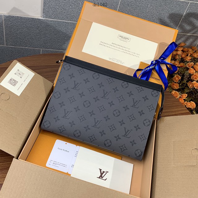 LV專櫃2023新款升級版男士手包 M69535 路易威登Pochette Voyage中號手拿包 dn1042