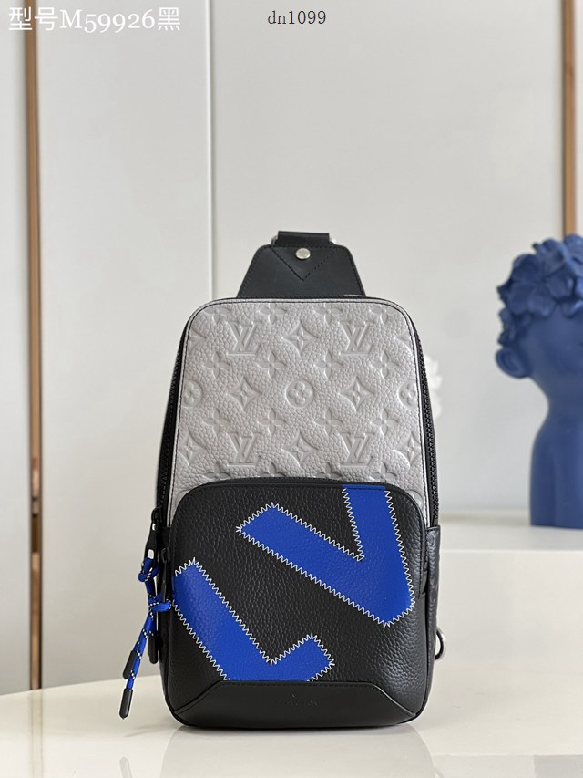 LV專櫃2023新款Avenue單肩包 M59926黑色 路易威登壓紋Taurillon皮革男士胸包挎包 dn1099
