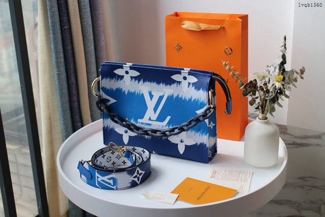 lv化妝包 TOILET POUCH XL盥洗袋 M68137 超大Monogram圖案 鏈條小挎包  lvqb1360