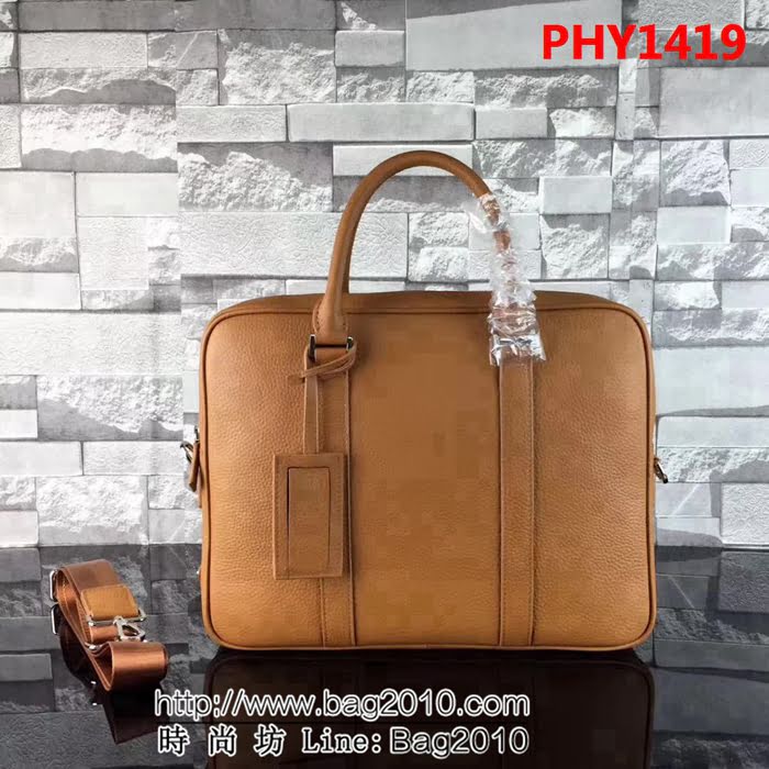 普拉達PRADA原單 最新款2VE363土黃原版荔枝紋男士商務公事包 PHY1419