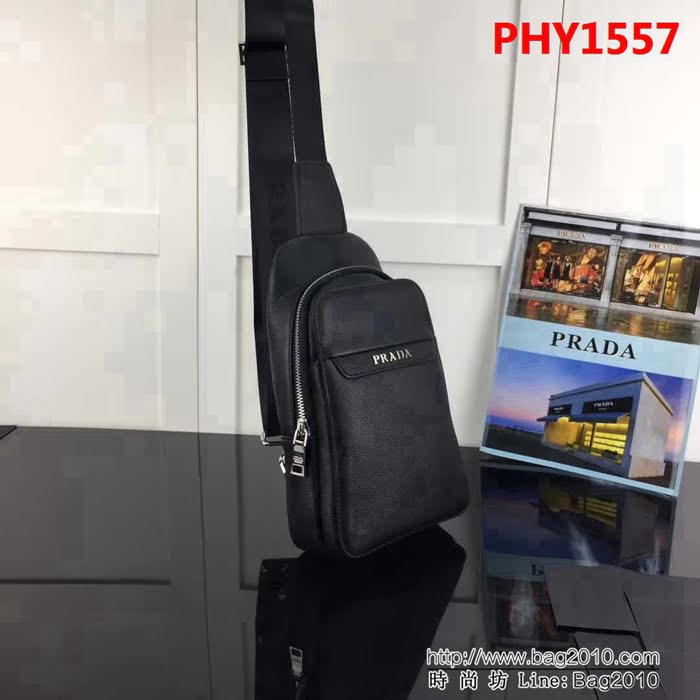 普拉達PRADA原單 最新款男士胸包-專櫃品質 1BD269黑色 自然摔紋皮 PHY1557