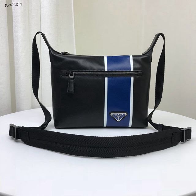 prada男包 普拉達專櫃2020爆款 2VH078 prada小牛皮單肩斜挎男包 黑+藍  pyd2034