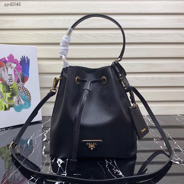 prada女包 普拉達專櫃最新爆款 1BE032 prada粗十字紋牛皮水桶包 prada手提肩背女包  pyd2048