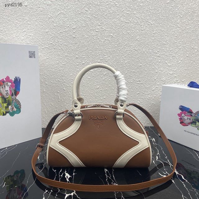 prada女包 普拉達2020年專櫃最新款 小牛皮女士手提包 1BB070 走秀款 prada大號單肩女包  pyd2195