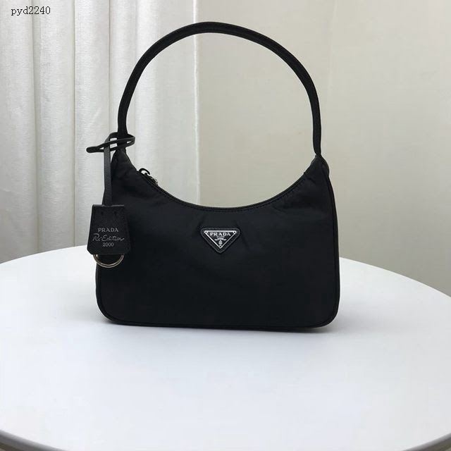 prada女包 普拉達最新爆款升級版Hobo腋下包 1NE515 肯豆同款 prada女士尼龍單肩包  pyd2240