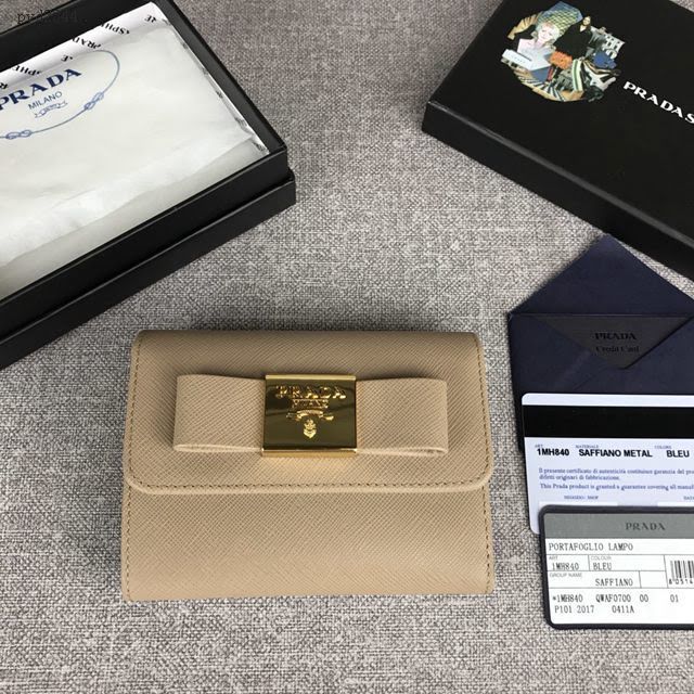 prada錢包 普拉達2020專櫃爆款 1MH840 Prada女士短款翻蓋錢夾 方塊蝴蝶結 Prada短錢包  pyd2344
