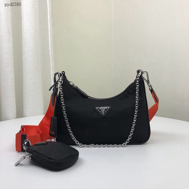 prada女包 普拉達2020新款nylon Hobo手拎包 時尚百搭 prada腋下包 1BH204 Prada單肩斜挎包  pyd2380