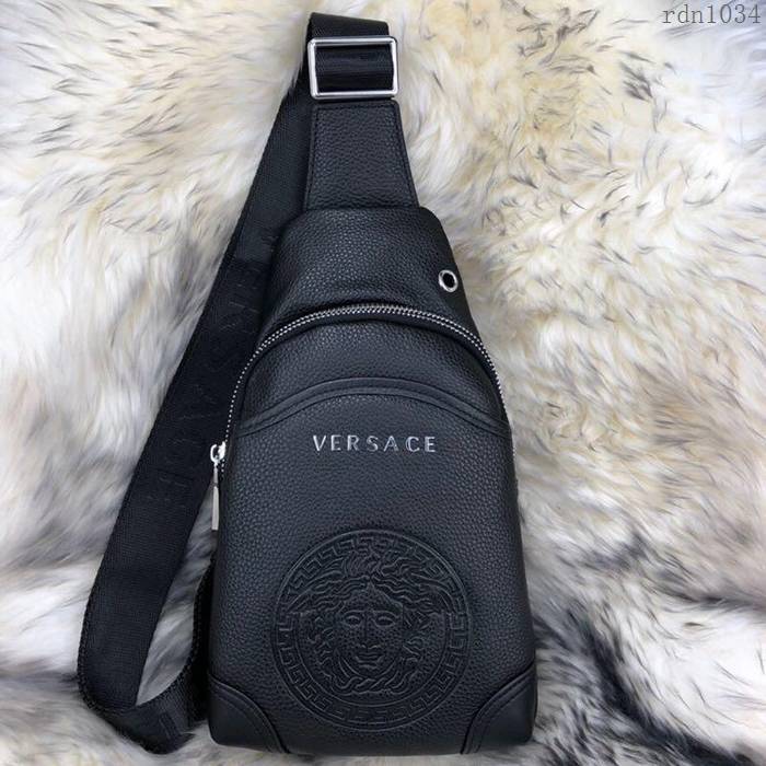 VERSACE男包 专柜爆款 最新款 顶级牛皮 范思哲男士胸包 贴心设计耳机孔 8563  rdn1034