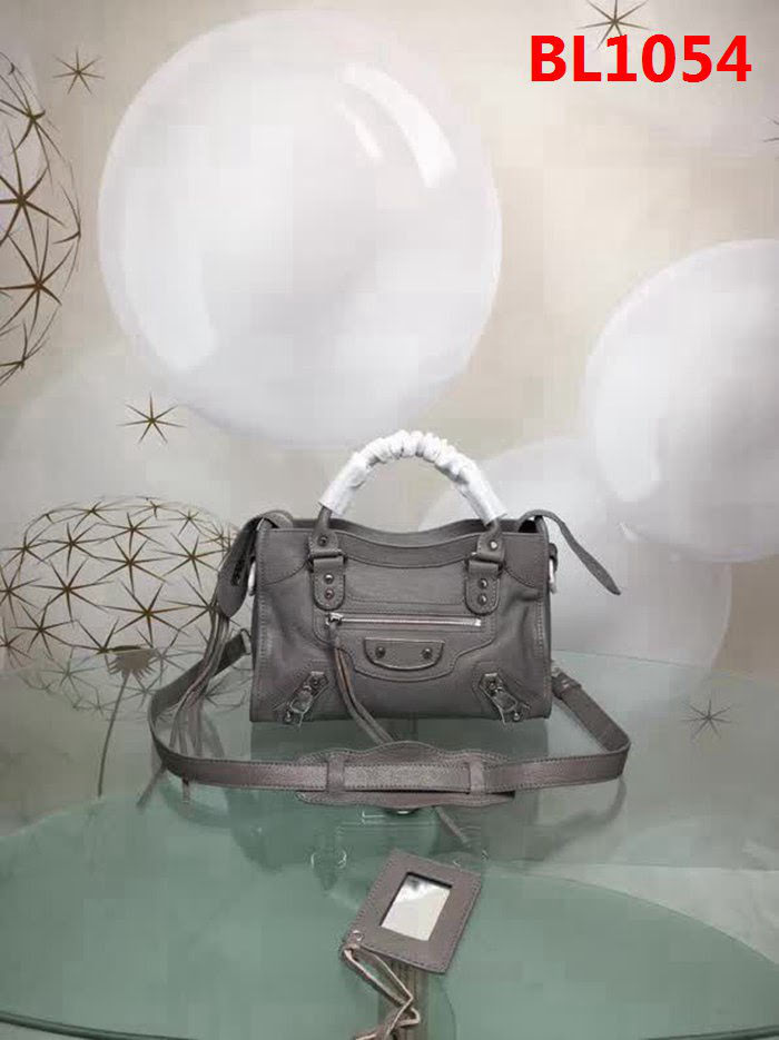 BALENCIAG巴黎世家 原單品質 經典代表作機車包 山羊皮銀邊款 可手提單肩斜跨  BL1054