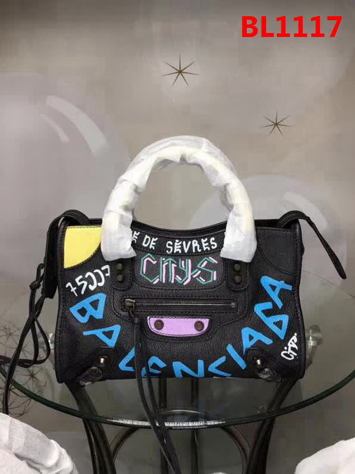 BALENCIAG巴黎世家 歐洲水貨 Balenciaga city小黑釘 限量原廠爆裂紋羊皮黑白塗鴉 手提包  BL1117