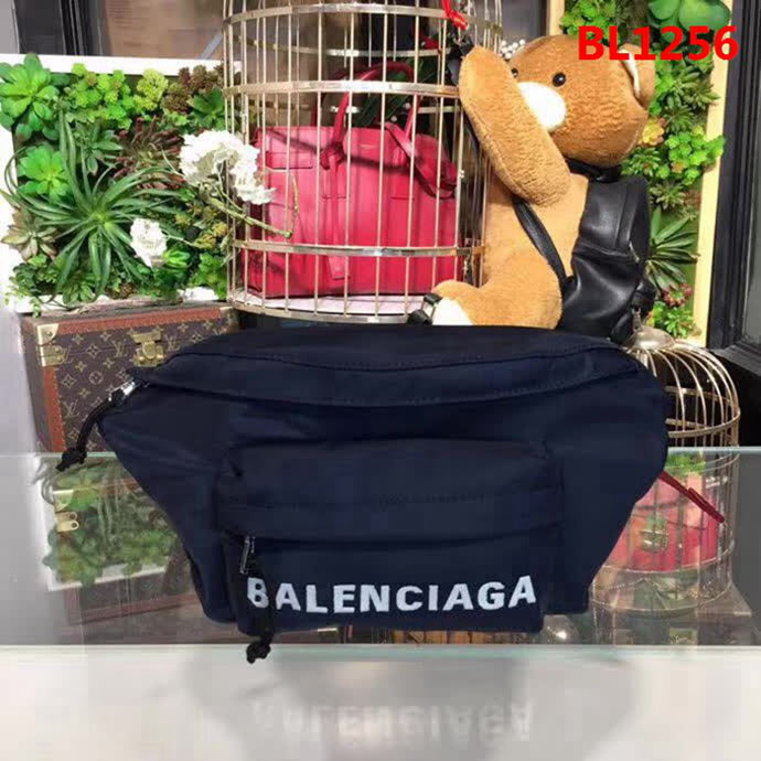 BALENCIAG巴黎世家 專櫃同步更新 帆布胸包腰包 簡約兩用包  BL1256