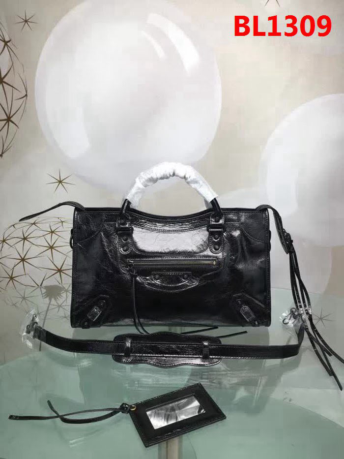 BALENCIAG巴黎世家 經典款 義大利進口原版油蠟頭層牛皮 古銅釘黑色 時尚百搭 手提肩背斜挎包  BL1309