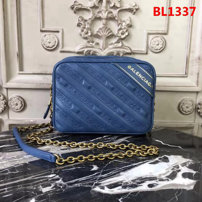 BALENCIAG巴黎世家 BALENCIAG   BLanket 系列 印花絎縫鏈條小方包 包身字母刺繡LOGO 時尚百搭斜挎包  BL1337