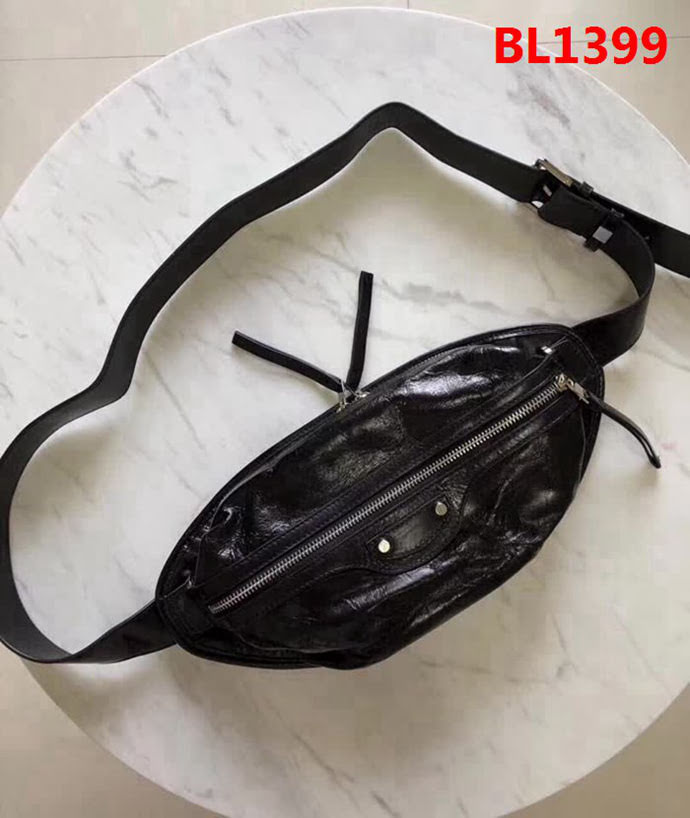 BALENCIAG巴黎世家 胸包 真皮  BL1399