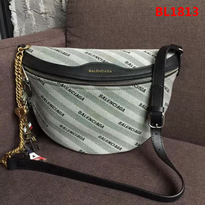 BALENCIAG巴黎世家 半月腰包 帆布材質 滿飾Balenciaga標識提花  BL1813