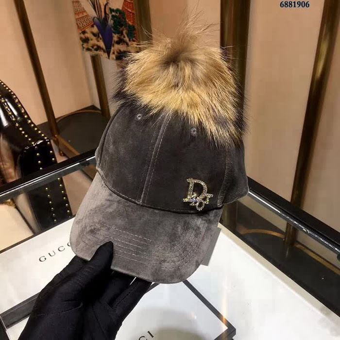 DIOR迪奧 火爆新款 羊絨搭配毛球鴨舌帽 6881906 LLWJ5654