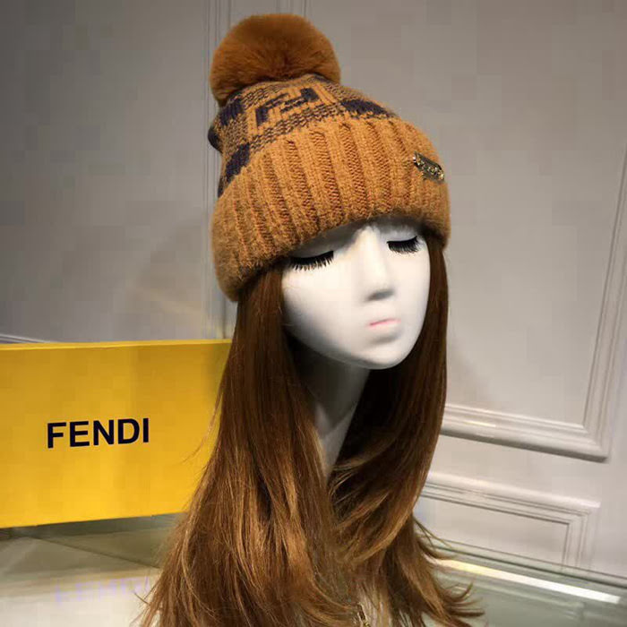 FENDI芬迪 跑量款 新款加厚加絨保暖兔絨毛線帽 LLWJ7599