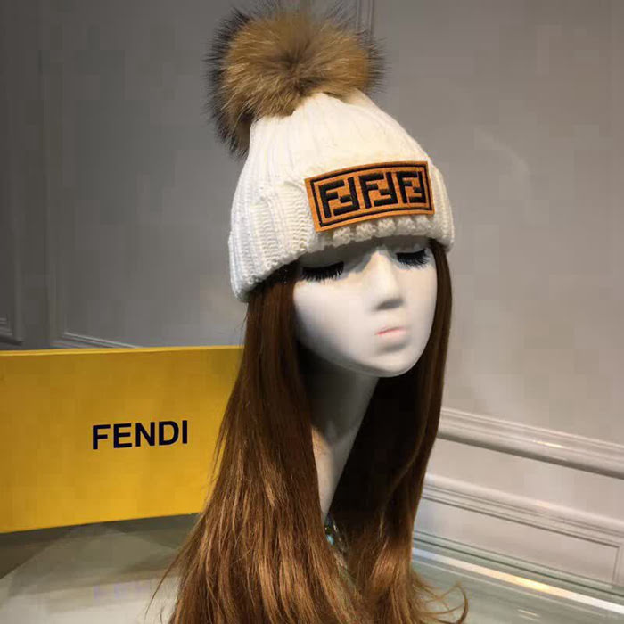 FENDI芬迪 火爆跑量款 2018秋冬新款 超保暖毛線帽 LLWJ8485