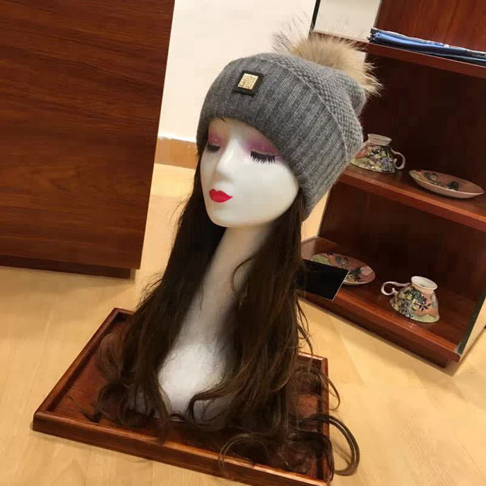 GIVENCHY紀梵希 新款 保暖又時尚兔絨加羊絨圍巾帽子套裝 LLWJ8723