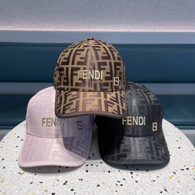 Fendi男女同款帽子 芬迪新款字母燙金鴨舌帽棒球帽  mm1536