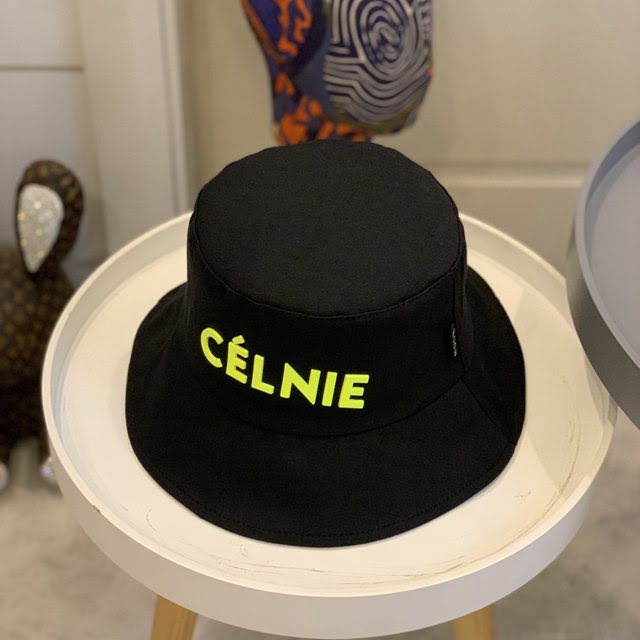 CELINE新品女士帽子 賽琳立體彩虹字母炫彩系列漁夫帽  mm1622