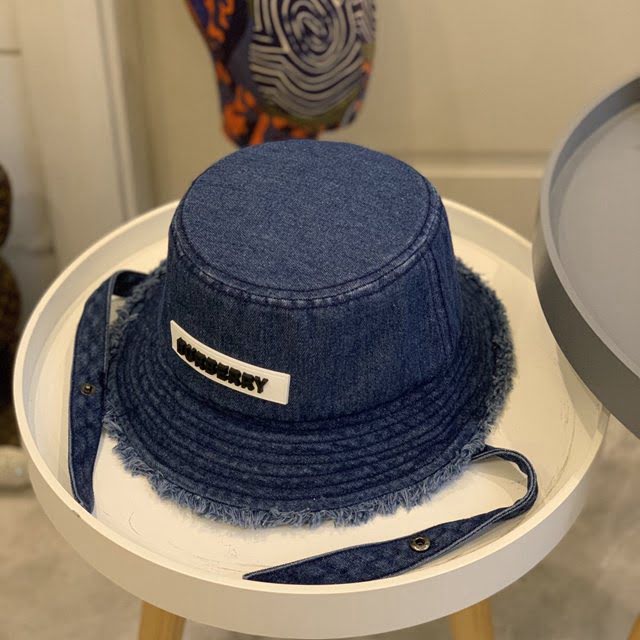 Burberry男女同款帽子 巴寶莉新款重工洗水牛仔加防風繩漁夫帽遮陽帽  mm1648