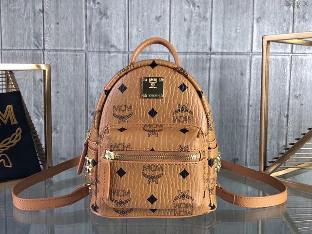 MCM雙肩背包 原單 超mini Stark經典女背包 側邊點綴鉚釘 MCM後背包 時尚迷人單品  mdmc1090