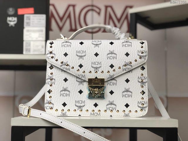 MCM女包 原單 6235 專櫃同步 Patricia打釘風琴包 翻蓋式搭配月桂鎖按扣 MCM單肩斜跨女包 MCM女手提包 手拎包  mdmc1358