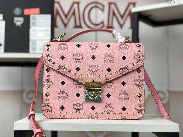 MCM女包 原單 6235 專櫃同步 Patricia打釘風琴包 翻蓋式搭配月桂鎖按扣 MCM單肩斜跨女包 MCM女手提包 手拎包  mdmc1360