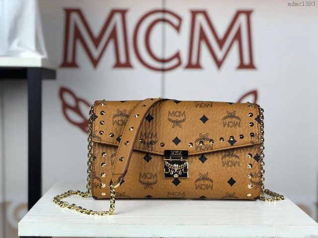 MCM女包 原單 6226打釘 MILLIE VISETOS鉚釘輪廓斜挎包 經典印花塗層帆布 MCM鏈條款 女單肩包  mdmc1393