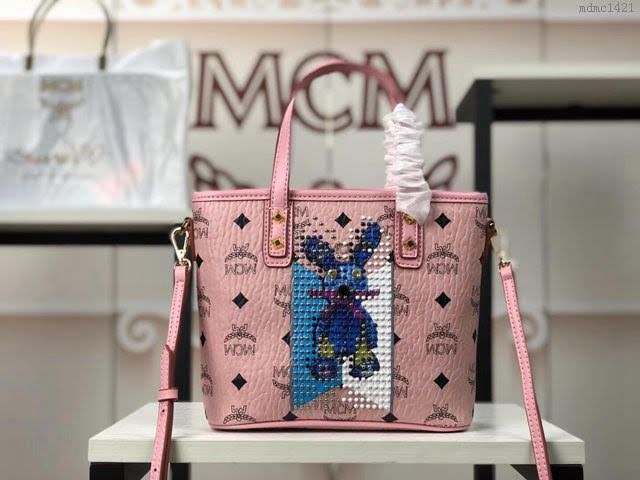 MCM女包 原單 6203兔子打釘 飾有可愛圖案 Anya購物袋 MCM女手提包 手拎包 MCM斜挎單肩包  mdmc1421
