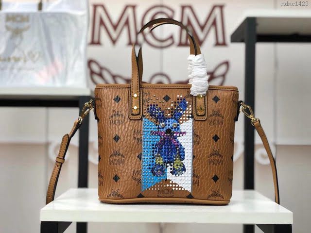 MCM女包 原單 6203兔子打釘 飾有可愛圖案 Anya購物袋 MCM女手提包 手拎包 MCM斜挎單肩包  mdmc1423