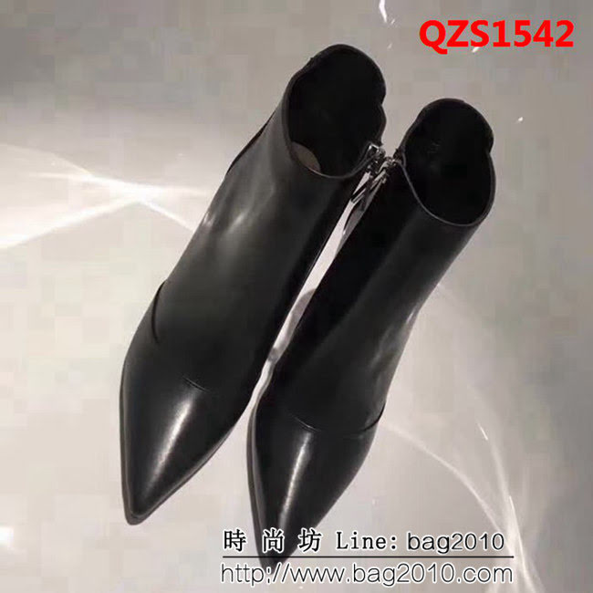 DIOR迪奧 2017春季新款 幸運五角星 尖頭高跟 女短靴 QZS1542