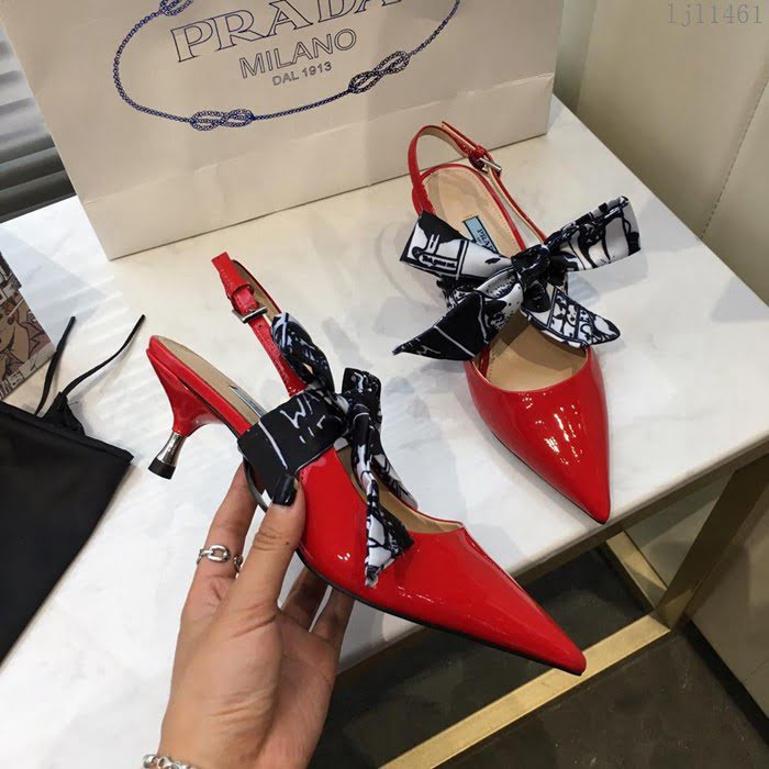 PRADA普拉達 2019早春新款 蝴蝶結絲帶 百搭款 高跟涼鞋 牛漆皮 女尖頭鞋 一鞋兩穿  ljl1461