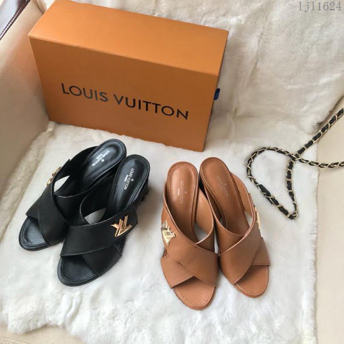 LV路易威登 18ss春夏涼拖系列 荔枝紋牛皮 簡約大方 女粗跟涼拖鞋  ljl1624